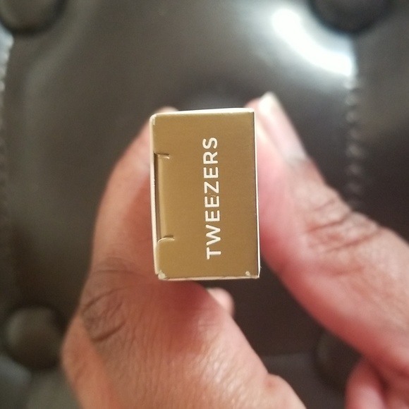 NWT- Billion Dollar Brows Slanted Tweezers - Picture 6 of 6